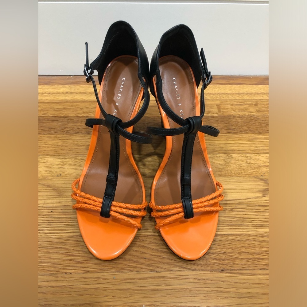 410. NEW!! Charles & Keith Black high heels